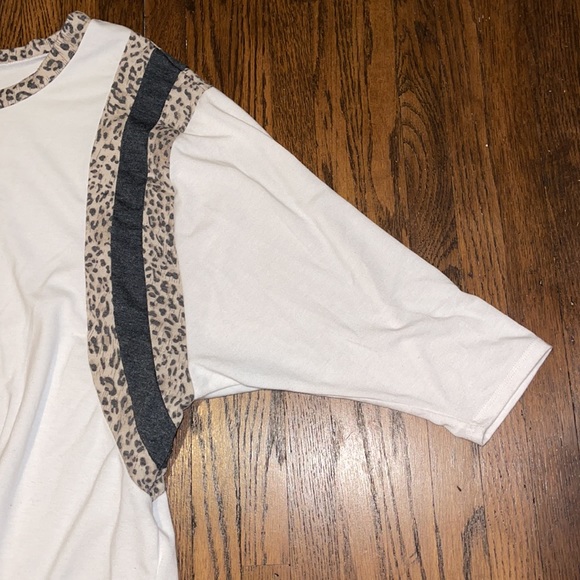 Pink Lily Cheetah Top - Picture 3 of 4